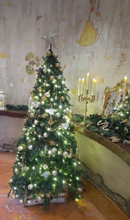 ChristmasTree.jpg(56543 byte)